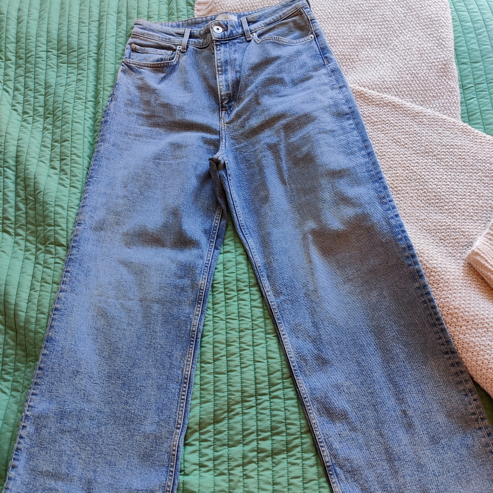 High waisted, wide leg jeans. Size 10